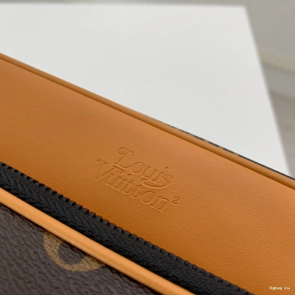 MESSENGER NANO AMAZONE LOUIS VUITTON 0812